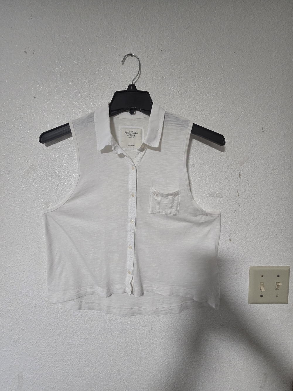 Abercrombie & Fitch White Sleeveless Button-Up Crop Top